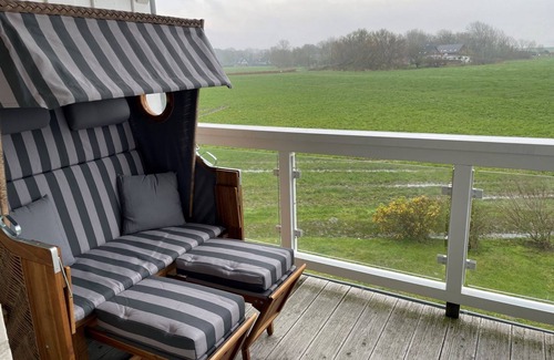 Wremen Apartment | Great vacation apartment with sauna, south-facing balcony, beach chair and beautiful