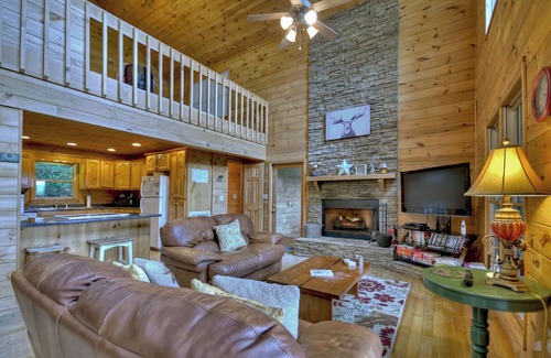My Mountain Cabin | Great View, Arcade Games, Pool Table, Hot Tub