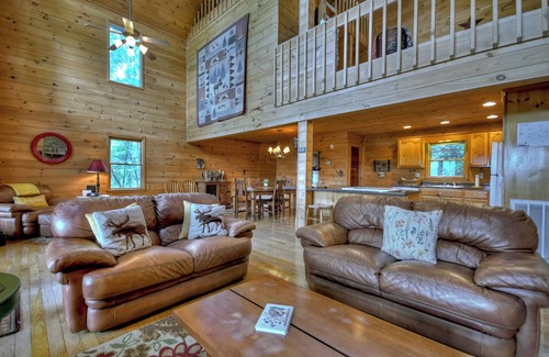 My Mountain Cabin | Great View, Arcade Games, Pool Table, Hot Tub