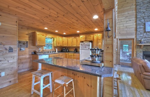 My Mountain Cabin | Great View, Arcade Games, Pool Table, Hot Tub