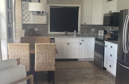Central Okanagan House | Great view of Okanagan Lake, minutes to six wineries and the beach
