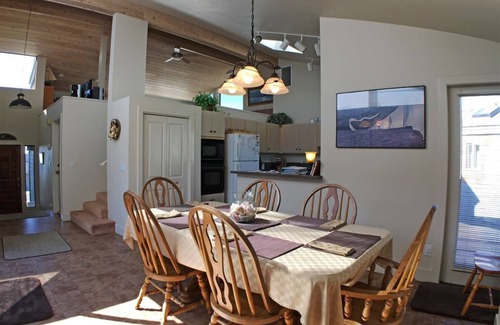 Bodega Bay House | Great Views-1/4 mile walk to beach/Hot tub/Backs to First Fairway on Gull Drive