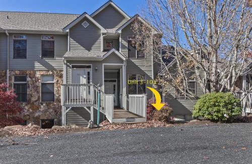 Mountain Air Apartment | Great Views-Comfortable Condo in Mountain Air condo
