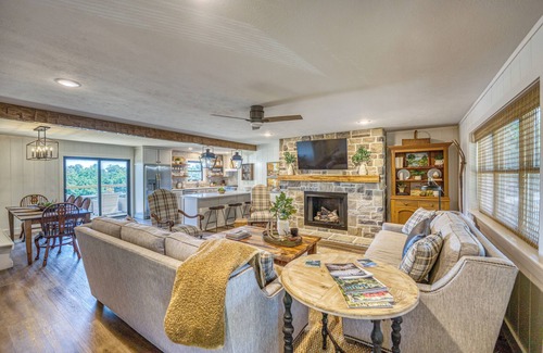 Jasper House | Great Views, gas fireplace, firepit, WiFi, huge deck.