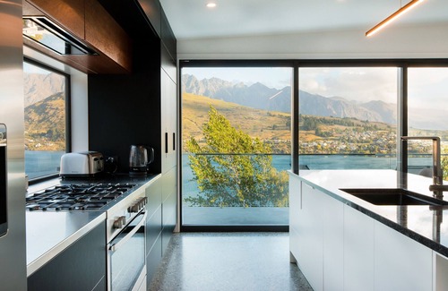 Queenstown House | Great Views! Great Location!n