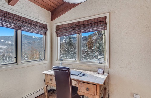 Snowmass Village House | Great Views! Minutes to Snowmass Village! Large Fire Pit. Plenty of Space!