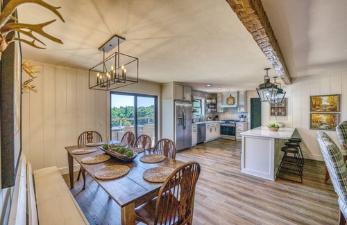 Jasper House | Great Views on 20 ac, firepit, outdoor shower, XL deck, 2 kitchens