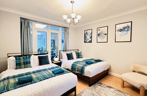 London Borough of Hounslow House | Great West House London TW75NA
