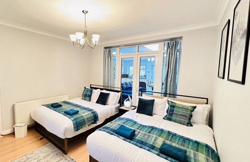 London Borough of Hounslow House | Great West House London TW75NA