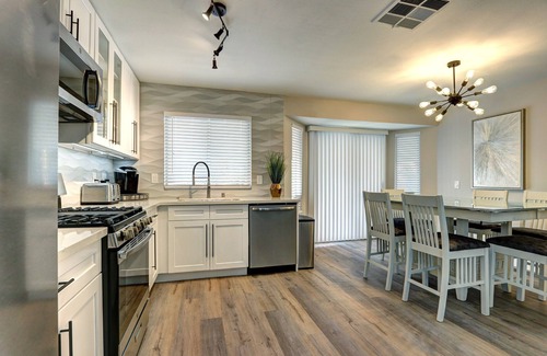 Green Valley House | GreatestGuestGetaway!StunningHendersonHomeBookNow!