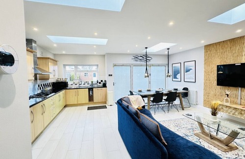 London Borough of Hounslow House | Greatwest House in London