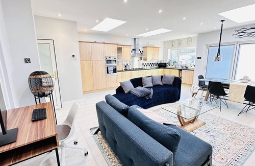 London Borough of Hounslow House | Greatwest House in London