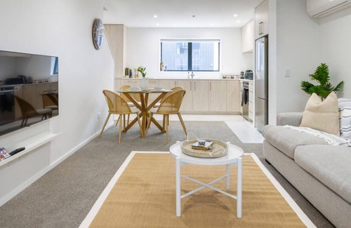 Christchurch City Centre House | Greek Island Inspired 2 Bed room 1 Bath Townhouse