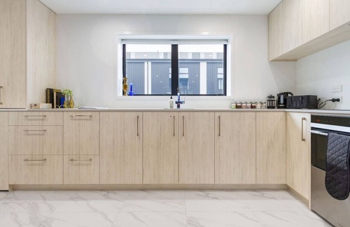 Christchurch City Centre House | Greek Island Inspired 2 Bed room 1 Bath Townhouse