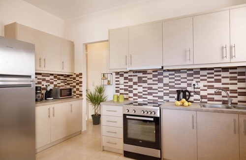 Sfakaki Apartment | Green – A Seaside Escape with Mesmerizing Views