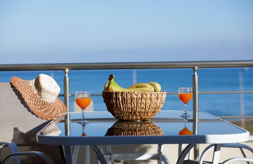 Sfakaki Apartment | Green – A Seaside Escape with Mesmerizing Views