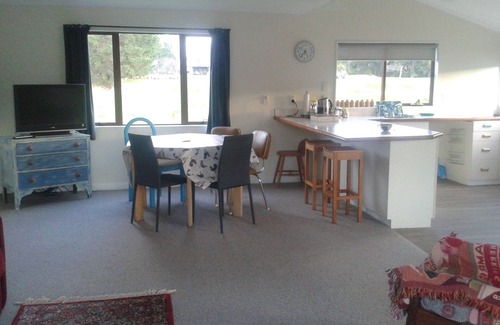 Gladstone House | Green Barn accommodation on a working farm in the heart of Gladstone.