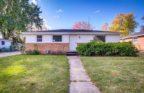 Green Bay House | Green Bay Vacation Home Half Mi to Lambeau Field!
