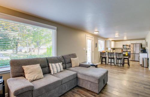 Green Bay House | Green Bay Vacation Home Half Mi to Lambeau Field!