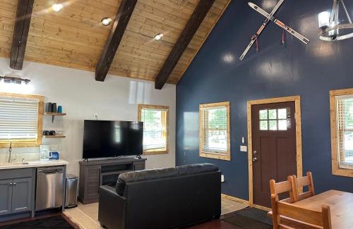 Red River House | Green Cottage On River Street