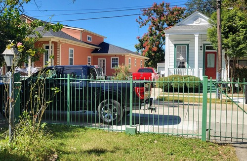 Arabi Cottage | GREEN DOOR COTTAGE nCharming New Orleans home 10 mins from the French Quarter.n