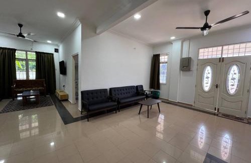 Kota Bharu House | Green Dream Homestay 4 Kubang Kerian USM-HPUSM Wi-Fi & Neflix 4 Aircond Room