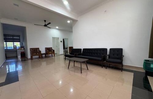 Kota Bharu House | Green Dream Homestay 4 Kubang Kerian USM-HPUSM Wi-Fi & Neflix 4 Aircond Room