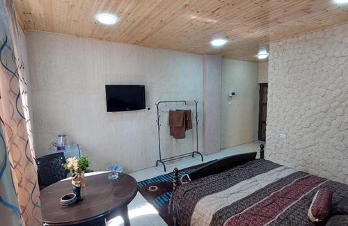 Al-Maghtas Apartment | Green Garden Rooftop