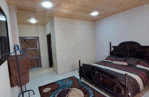 Al-Maghtas Apartment | Green Garden Rooftop