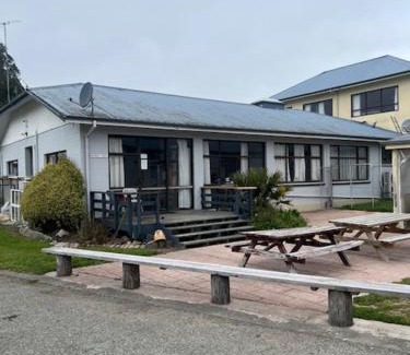 Temuka House | Green Hayes Estate Rentals - R4 Magnolia House