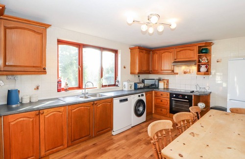 Arrad Foot Cottage | GREEN HILLS FARM, pet friendly, with hot tub in Ulverston