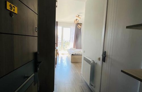 Mtsvane Kontskhi Apartment | green house