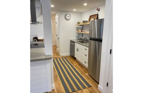 Old North End Apartment | Green House in the Heart of Burlington II