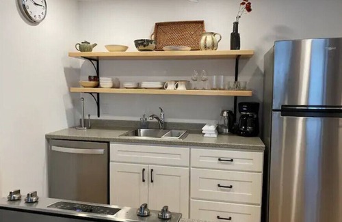 Old North End Apartment | Green House in the Heart of Burlington II