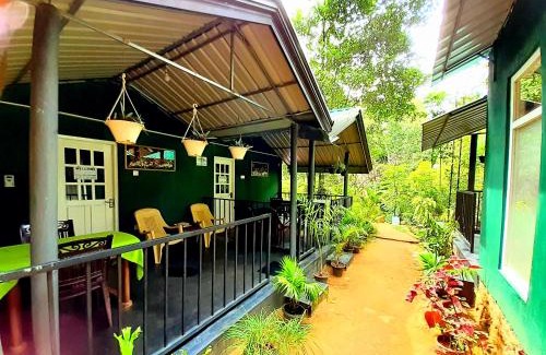 Ambagollapathana Bed & Breakfast | Green Lantern