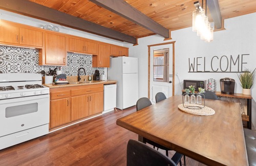 Sugarloaf Cabin | Green Leaf Lodge - Hot Tub, Fireplace, Pet Friendly, Fenced Yard
