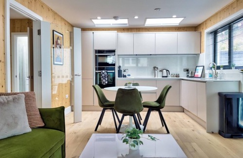 Hove House | Green Mews 2 with Free Parking | By My Getaways