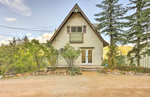 Green Mountain Falls Cabin | Green Mountain Falls Cabin w/ Deck & Hot Tub!
