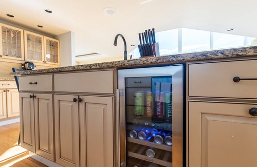 Pittsford House | Green Mountains Retreat | Luminous Rooms + Wet Bar