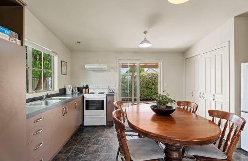 Lowburn House | Green Oasis - Cromwell Holiday Home