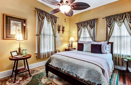 Historic District - North Bed & Breakfast | Green Palm Inn