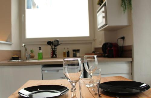 Valentigney Apartment | Green room