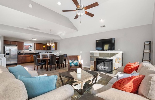 Whalehead Beach House | Green Sea Turtle: Hot Tub | Tiki Bar | Pool Access