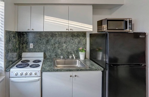 Hollywood Lakes Hotel | Green Seas Motel