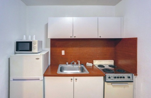 Hollywood Lakes Hotel | Green Seas Motel