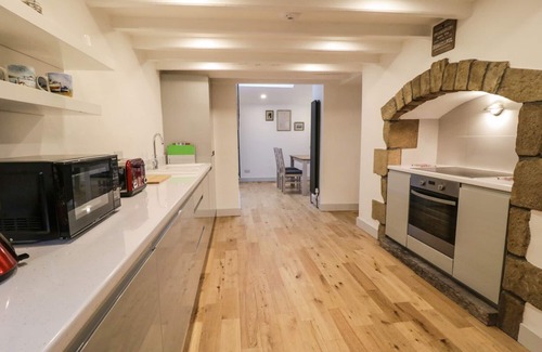Fourstones Near Bentham Cottage | GREEN SMITHY COTTAGE, pet friendly, with open fire in High Bentham