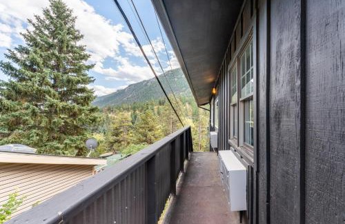 Green Mountain Falls House | Green Sparrow's Nest