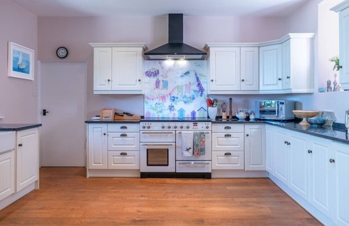Beer House | Greenhill Cottage | Sea Views & Thatched Charm
