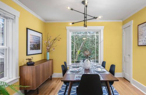 Wallingford House | Greenlake Craftsman - Hot Tub, AC, Dog Friendly