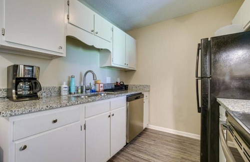 Greensboro Apartment | Greensboro Gem 2 BR 1 BTH Guilford College Road near Walmart, Target & Sheetz